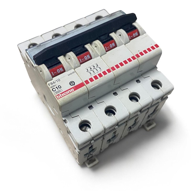 interruttore magnetotermico modulare quadripolare BTicino F84/10 C10 400V