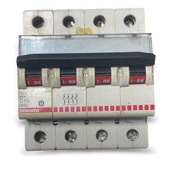 interruttore magnetotermico modulare quadripolare BTicino F84/10 C10 400V