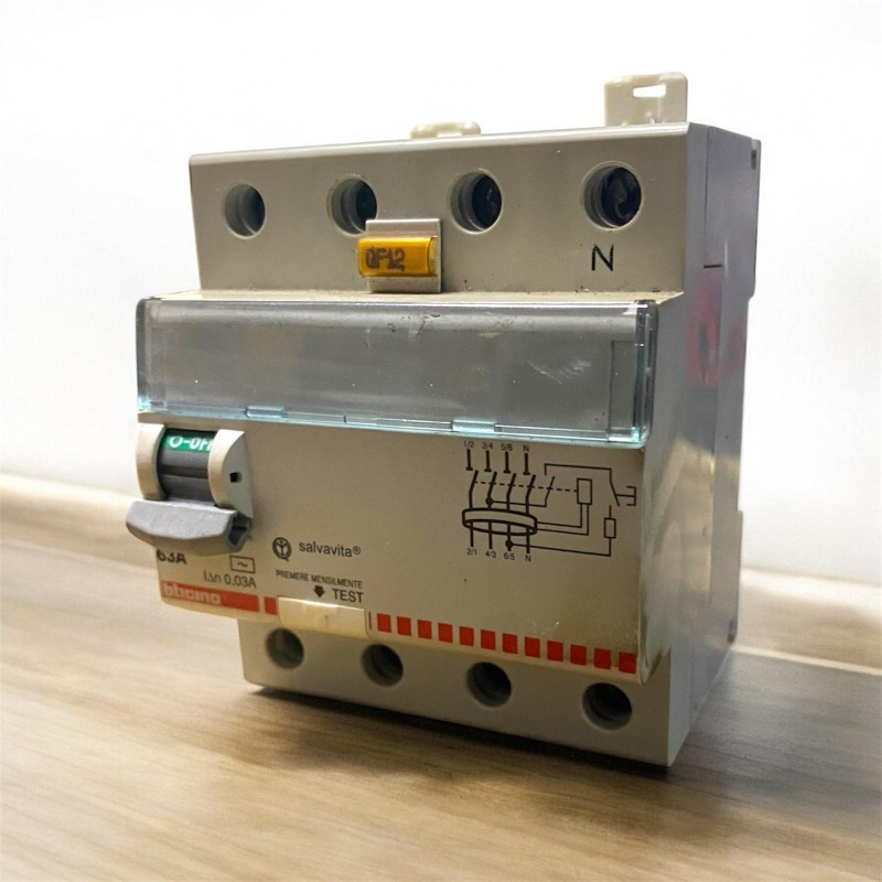 Interruttore differenziale Bticino, pulsante "TEST" G743N/63AC 400V 63A