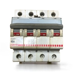 Interruttore magnetotermico quadripolare Bticino F74/63 da 63A