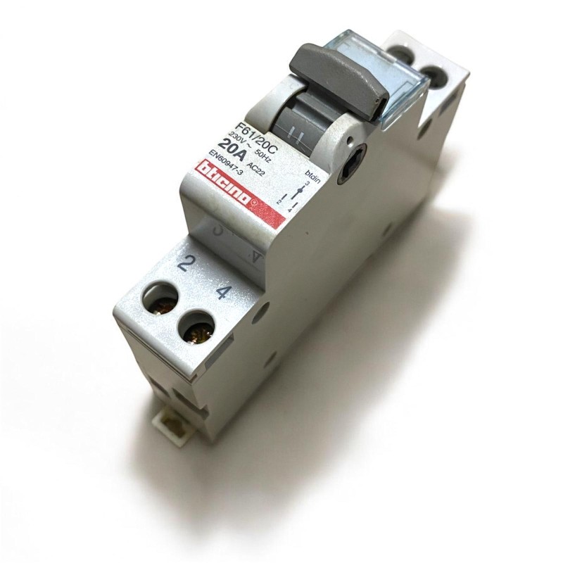commutatore con zero centrale Bticino F61/20C, 20A - 230V