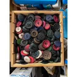 Bottoni di varie dimensioni in colori misti 80 PEZZI A SCELTA
