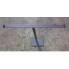Espositore metallico a "T" con base quadrata autoportante  45 x 32 cm. usato